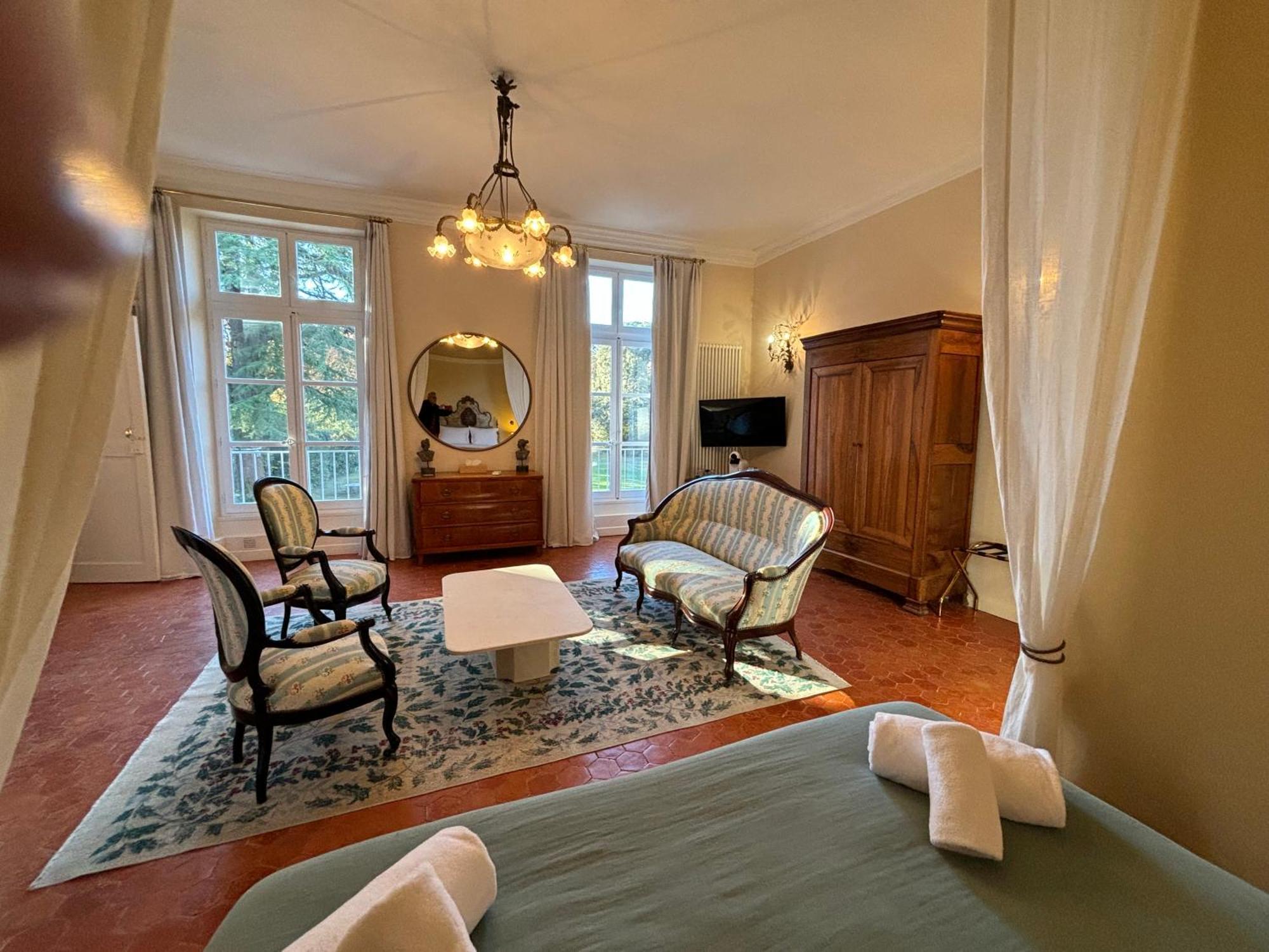 Chateau De Roquelune Guest house